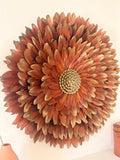 Jujuhat "Golden Terracotta " avec ses plumes Terracota aux pointes dorées et son coeur en coquillages cauris dorés