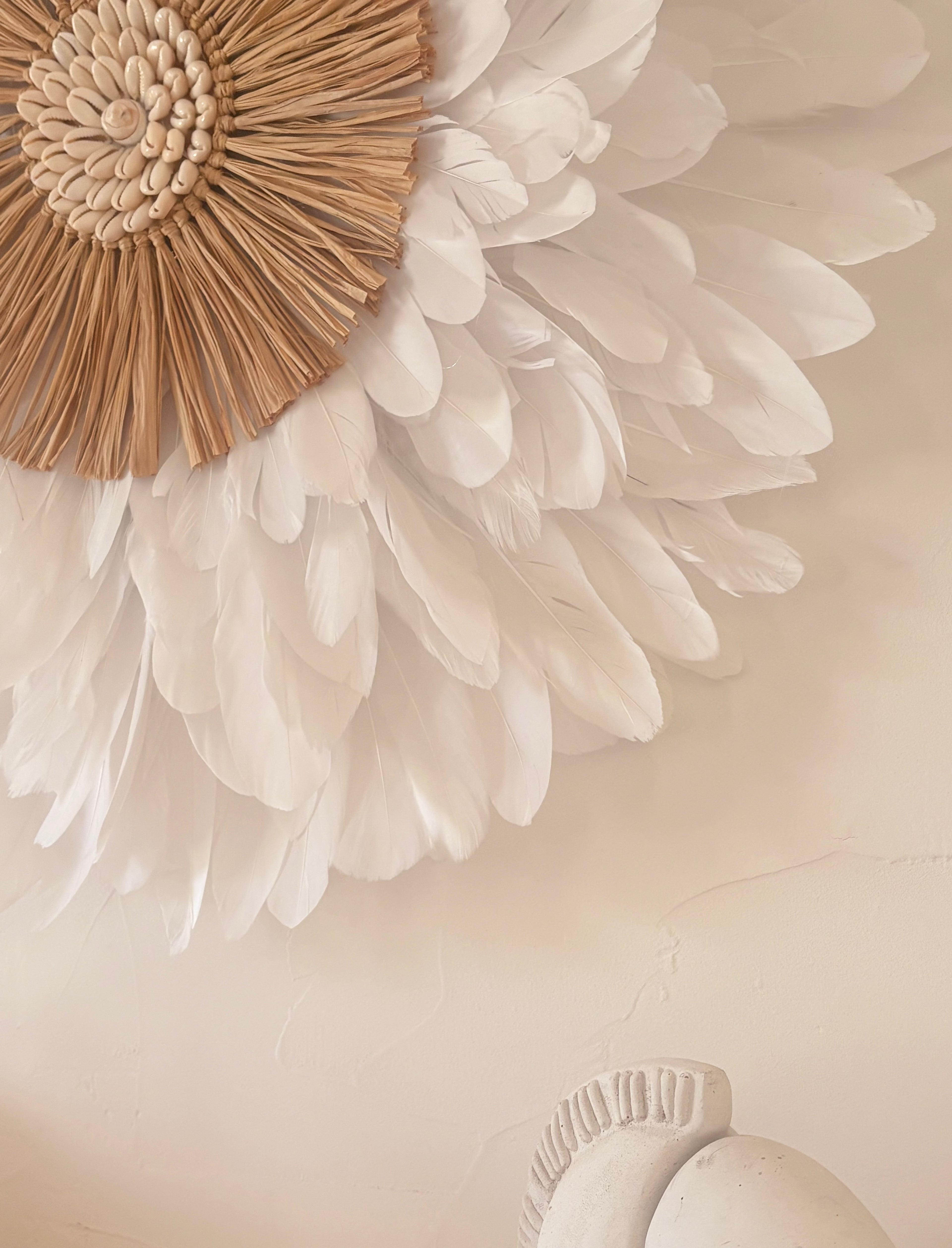 Jujuhat Le Precieux Naturel  - blanc avec raphia naturel + coquillages cauris
