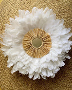 DUO PARFAIT – Juju Hat mural en plumes naturelles 65 cm + miroir raphia 55 cm – Déco ethnique chic bohème – Fait main