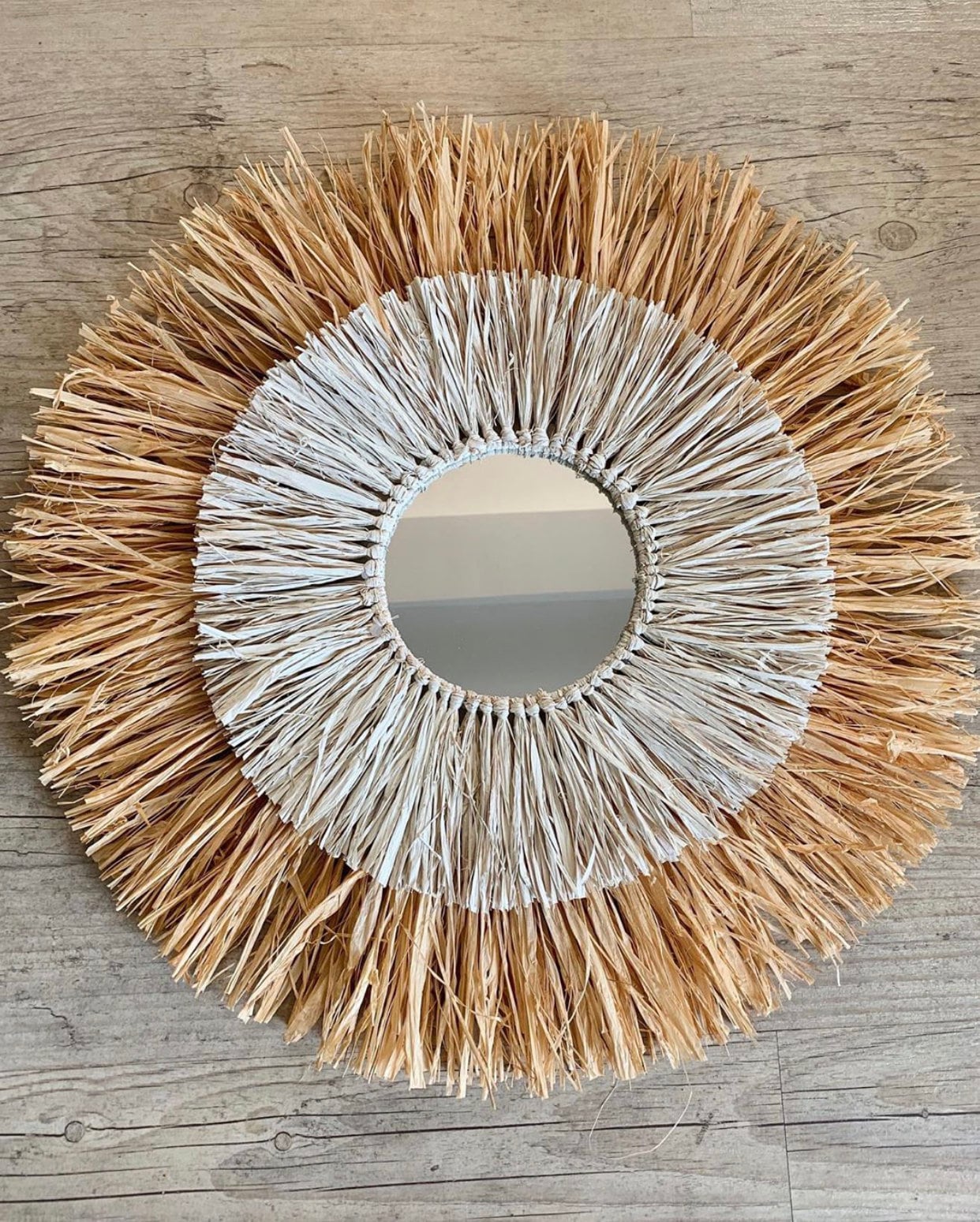 DUO PARFAIT – Juju Hat mural en plumes naturelles 65 cm + miroir raphia 55 cm – Déco ethnique chic bohème – Fait main