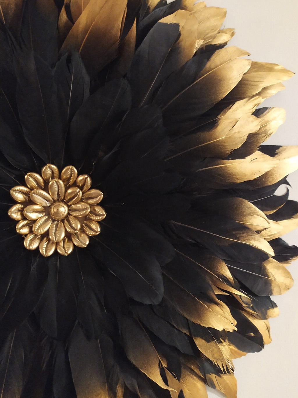 JUJUHAT "BLACK SHIELD" noir et or + coquillages cauris or