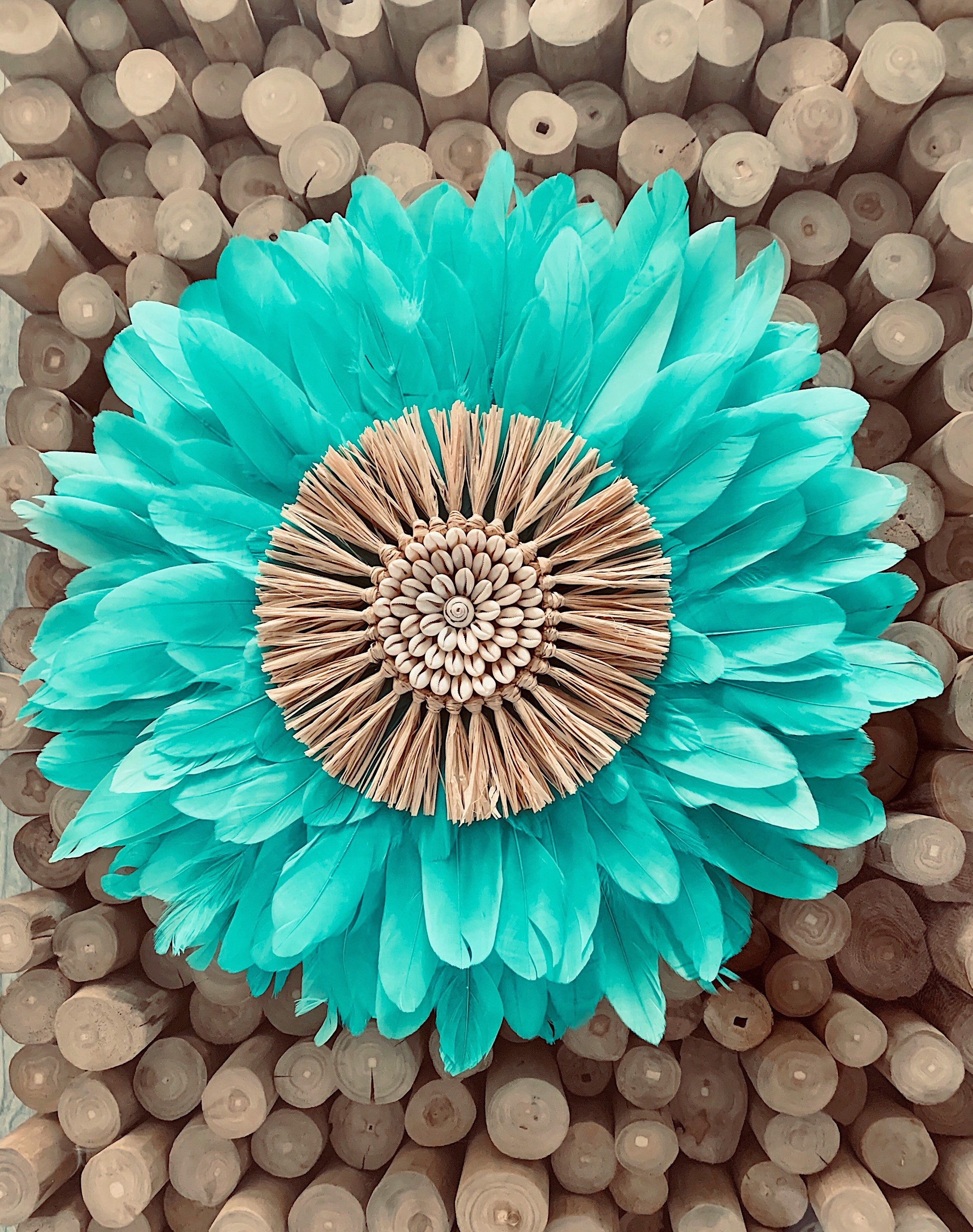JUJUHAT « LAGOON » bleu turquoise + raphia + coquillages cauris