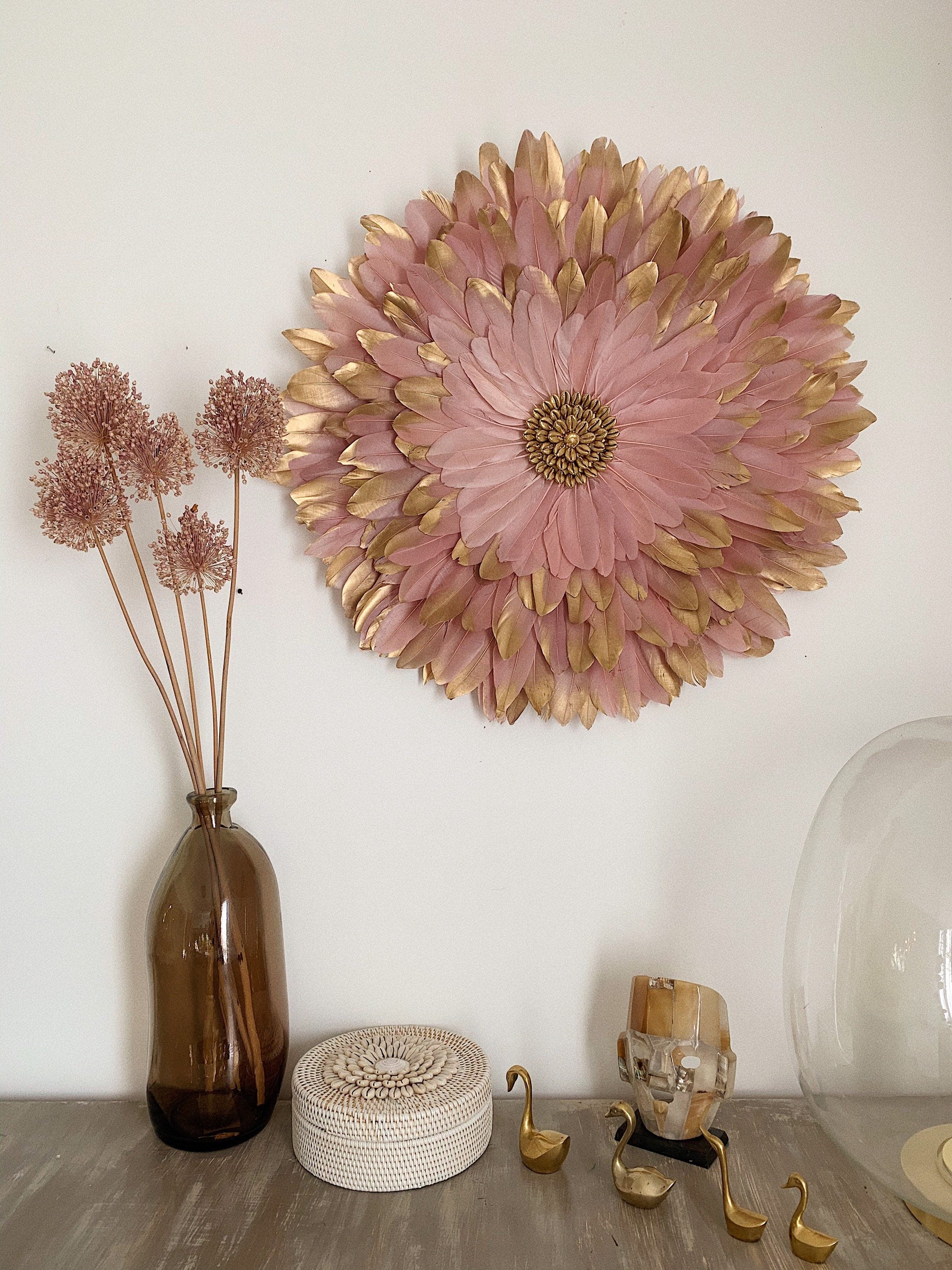 JUJUHAT « PINK PLATINE » plumes roses et dorées + coquillages cauris dorés