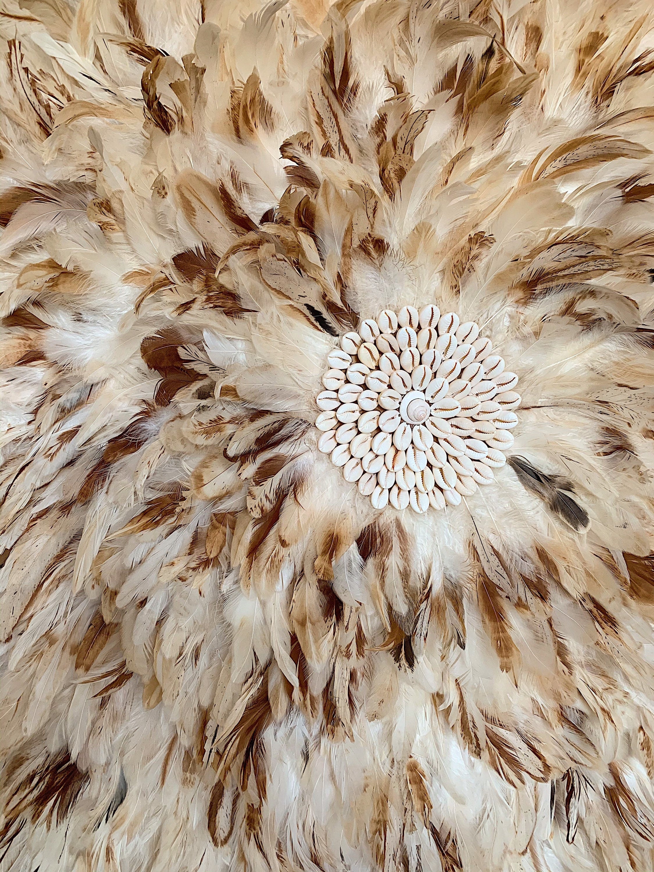 Juju Hat “Indian Summer” – décoration murale en plumes naturelles, raphia et miroir au choix