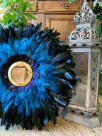 JUJUHAT "LE TOUAREG" avec ses plumes bleues et noires et son miroir en laiton doré marocain