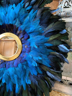 JUJUHAT "LE TOUAREG" avec ses plumes bleues et noires et son miroir en laiton doré marocain