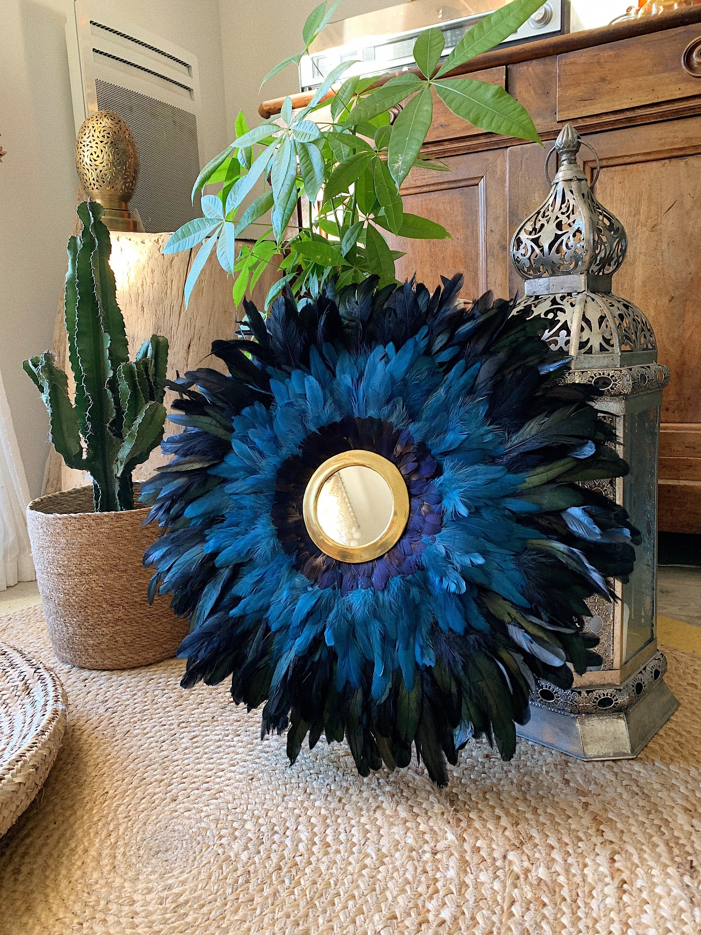 JUJUHAT "LE TOUAREG" avec ses plumes bleues et noires et son miroir en laiton doré marocain