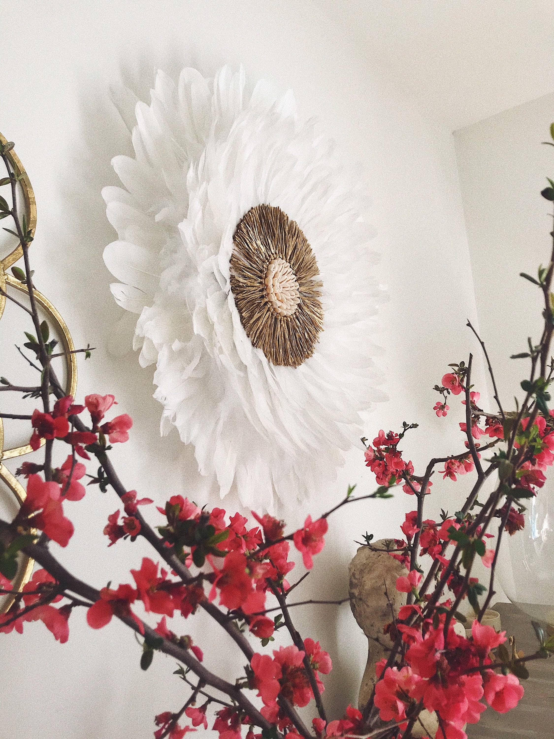 JUJUHAT « LE PRÉCIEUX » blanc avec raphia + coquillages cauris