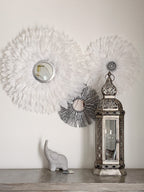 Trio « ARGENTINA » de JUJUHATS et de RAPHIA argent, avec plumes blanches, miroir et coquillages cauris argents
