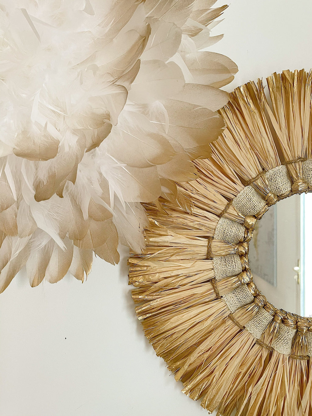 DUO « INFINITY » jujuhat blanc et doré et son miroir en raphia doré