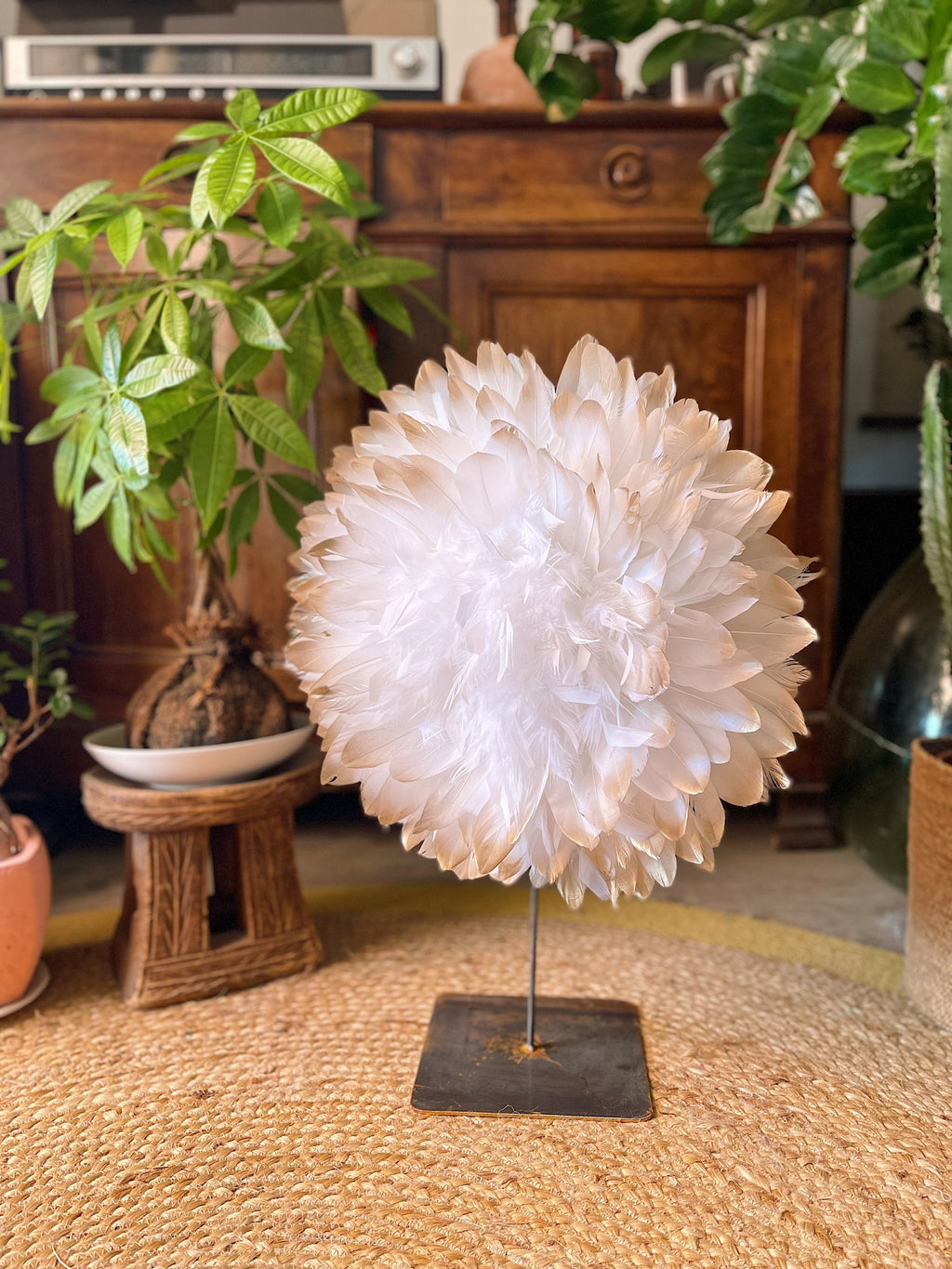 JUJUHAT « INFINITY » des plumes blanches aux pointes dorées, tout en relief et volume