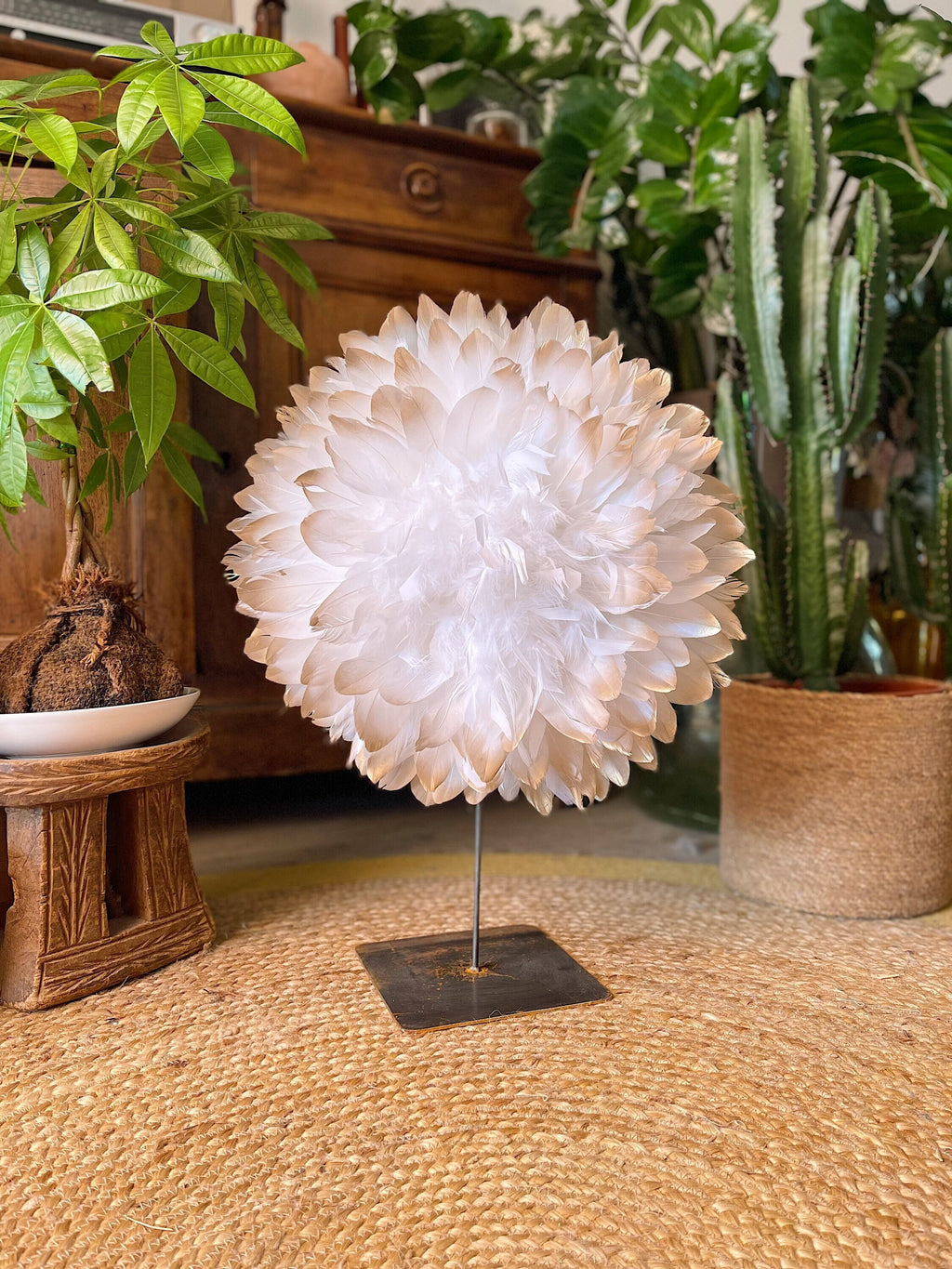 JUJUHAT « INFINITY » des plumes blanches aux pointes dorées, tout en relief et volume