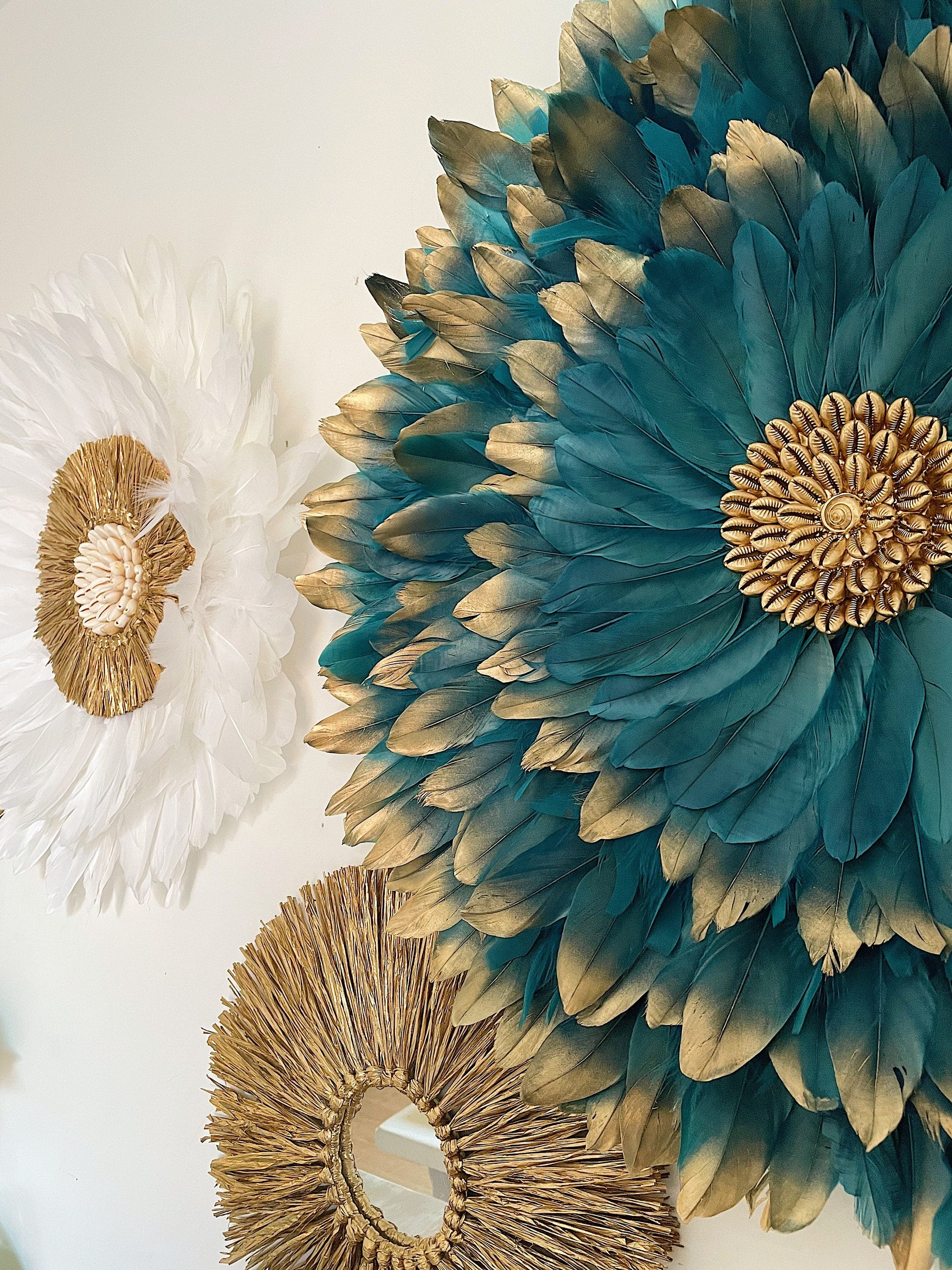 TRIO « GOLDEN BLUE » jujuhats blanc et bleu + miroir en raphia doré