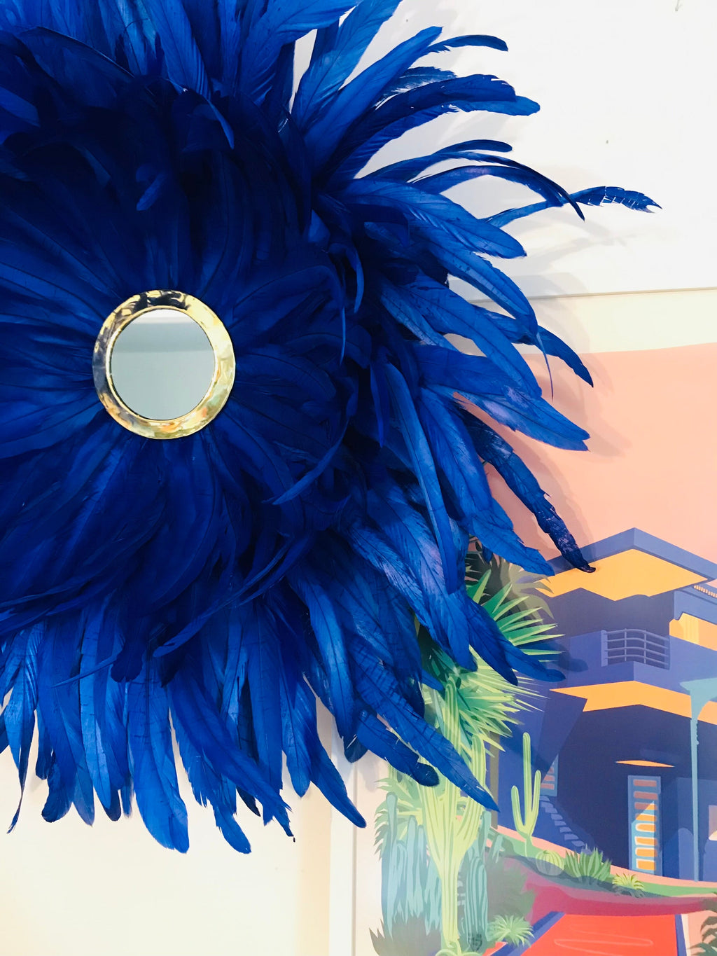 JUJUHAT "LE MAJORELLE" avec ses plumes bleues et son miroir en laiton doré