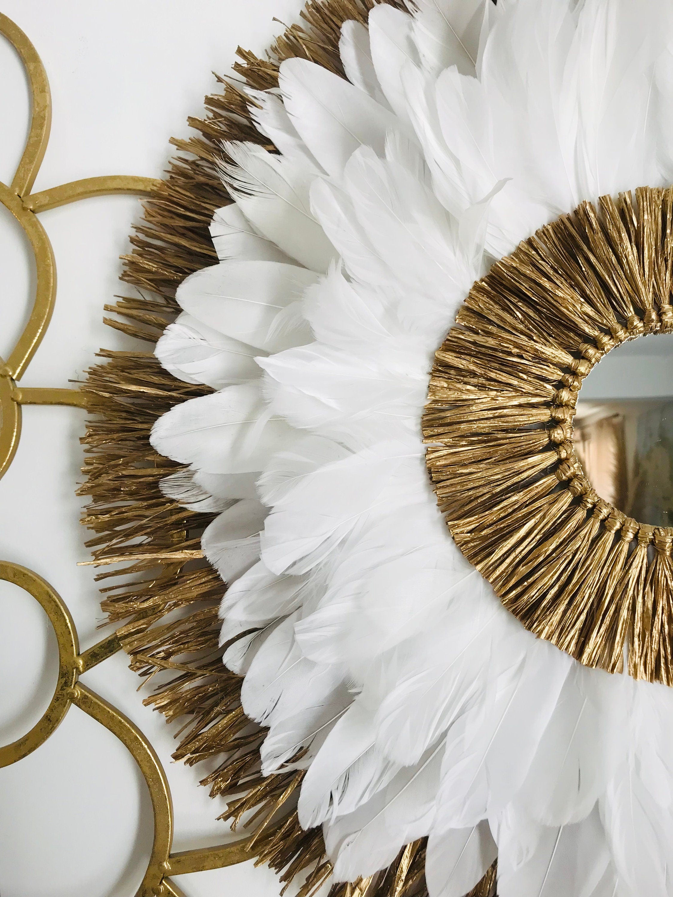 Juju Hat blanc doré en plumes – Le BLANC DU NIL – décoration murale bohème luxe
