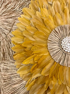 LE KARI – Juju Hat mural jaune en plumes naturelles et cœur doré – Déco murale ethnique chic – 50 ou 65 cm – Fait main