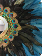 JUJUHAT « GEORGIOS » en plumes bleues et noires et son miroir en laiton doré