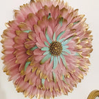 JUJUHAT « PINK SAUGE » – Déco murale en plumes roses, dorées et sauge avec cœur en coquillages cauris dorés