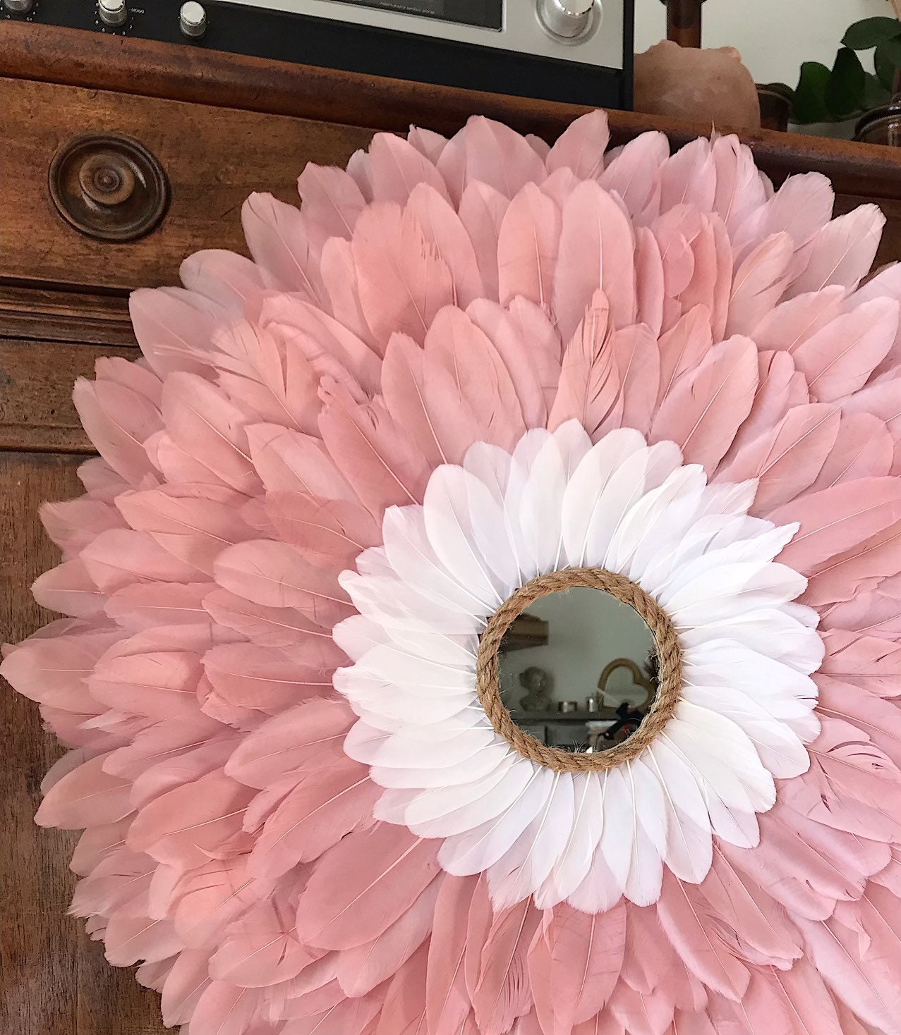 Jujuhat « LE ROMANTIQUE » en plumes roses et blanches et son miroir cordé