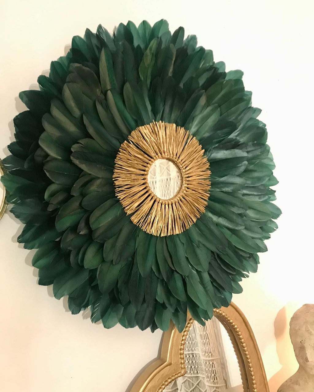 Jujuhat « LE BRAZIL » en plumes vertes et son miroir en raphia doré