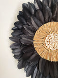 JUJUHAT "NEW BLACK" en plumes noires et son coeur en raphia et coquillages cauris