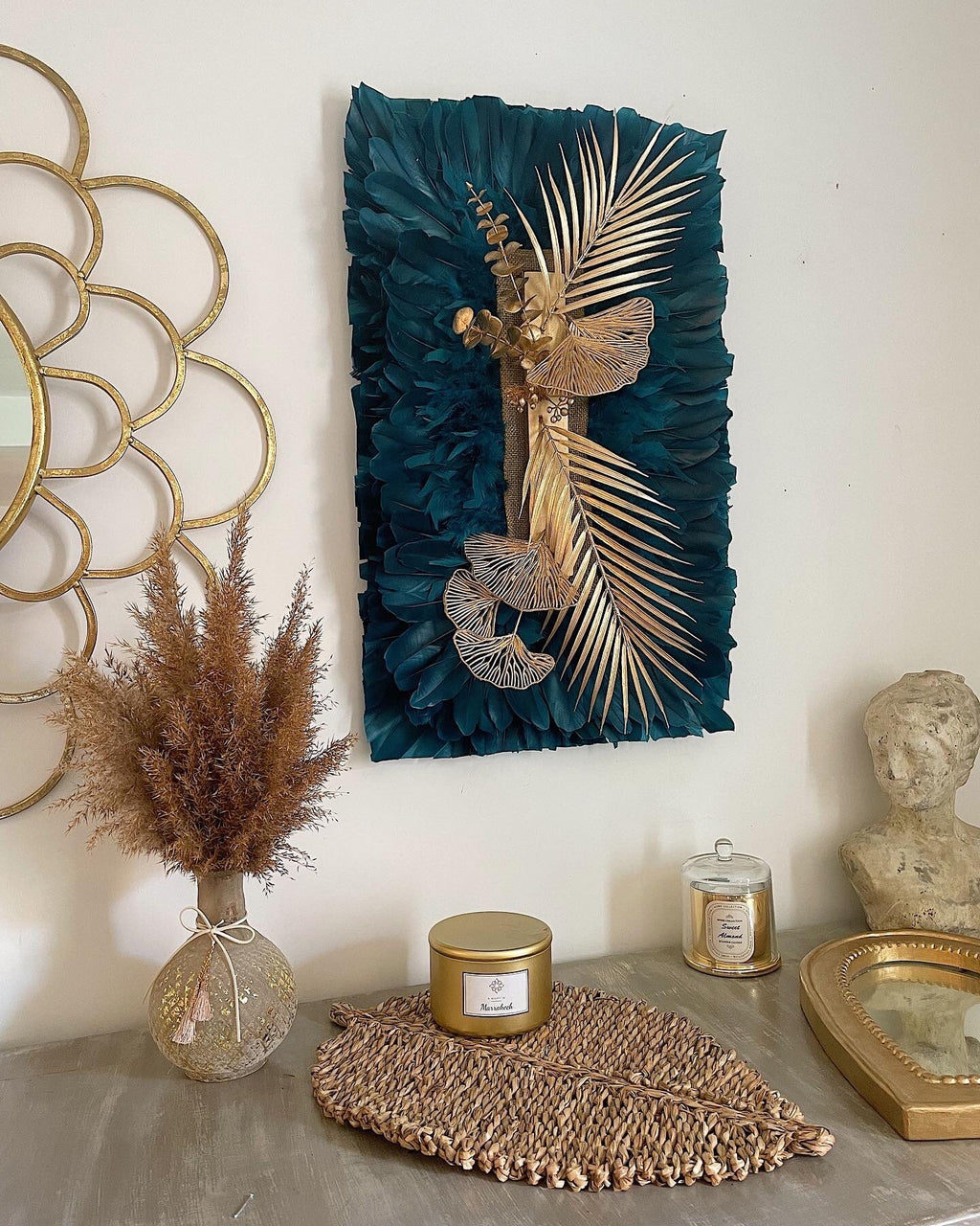 JUJUHAT square "la PALME D'OR" en plumes bleues paon et son coeur travaillé en doré avec sa forme carré