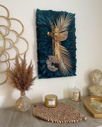 JUJUHAT square "la PALME D'OR" en plumes bleues paon et son coeur travaillé en doré avec sa forme carré