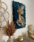JUJUHAT square "la PALME D'OR" en plumes bleues paon et son coeur travaillé en doré avec sa forme carré