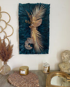 JUJUHAT square "la PALME D'OR" en plumes bleues paon et son coeur travaillé en doré avec sa forme carré