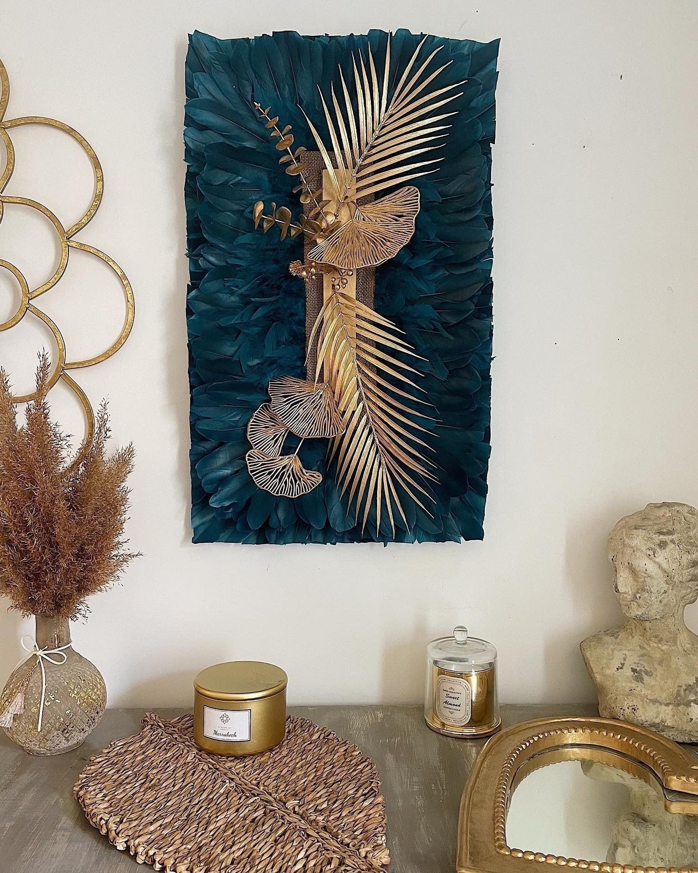 JUJUHAT square "la PALME D'OR" en plumes bleues paon et son coeur travaillé en doré avec sa forme carré