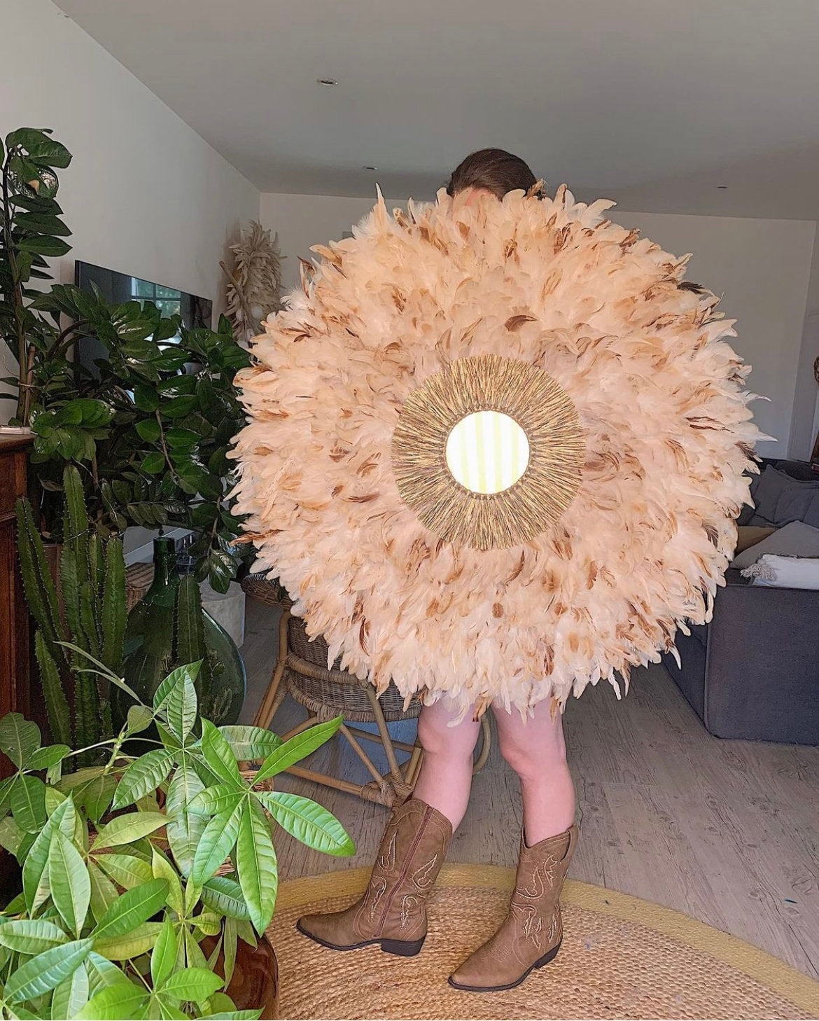 Juju Hat “Indian Summer” – décoration murale en plumes naturelles, raphia et miroir au choix
