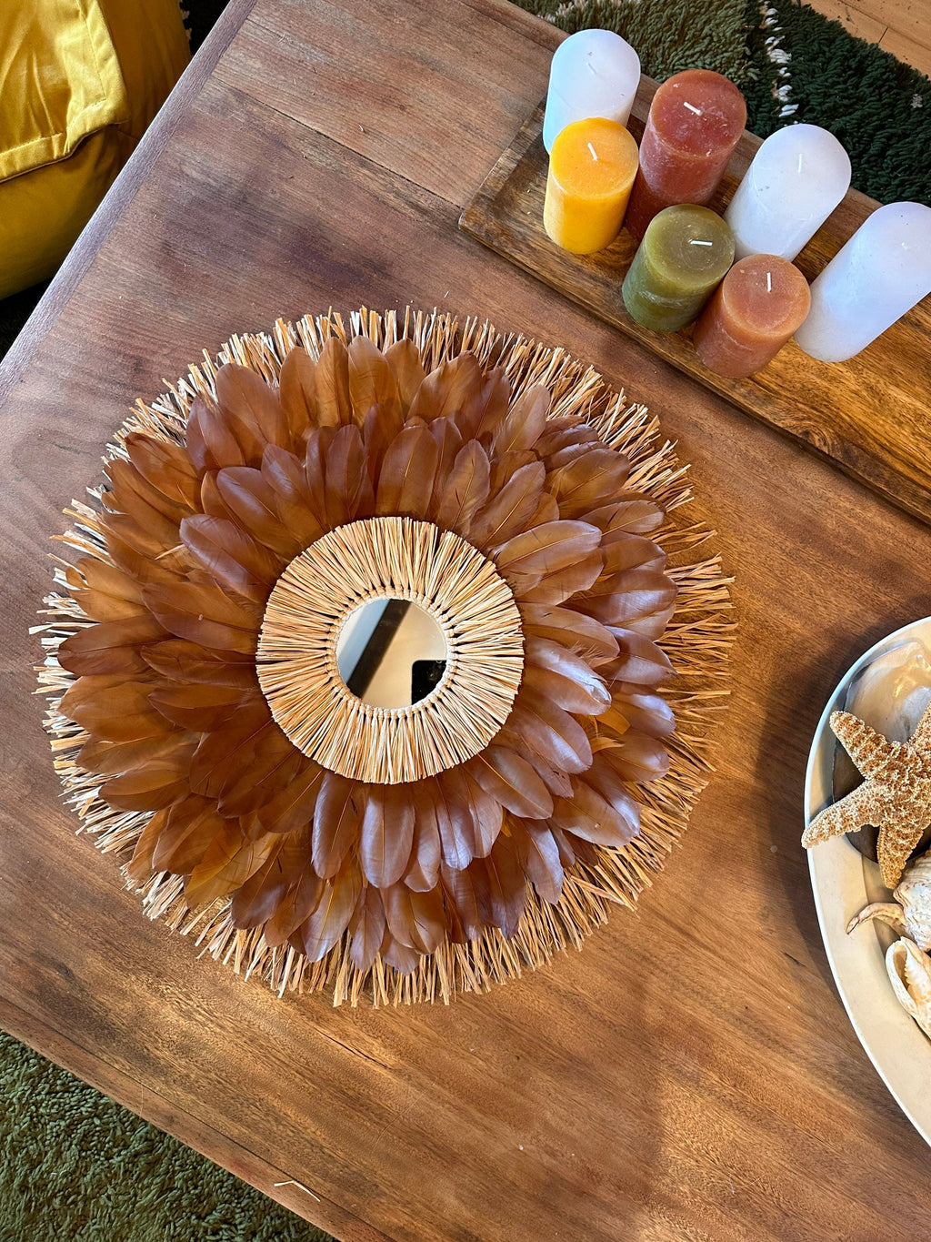 JUJU HAT Delta du DÉSERT – décoration murale en plumes marron & raphia naturel avec miroir – 58/65 cm