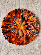 JUJUHAT "LE PIM’S" rond en plumes oranges, marrons, noir