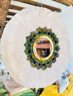JUJUHAT « LE SATURNIA » en plumes blanches et plumes de paon avec son miroir en laiton doré