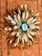 Juju Hat LE MANHATTAN – Décoration murale en plumes marron et cœur doré – Style Art déco bohème chic