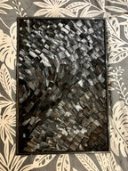 Tableau mural en plumes naturelles noires 60x40 – Cadre bois noir sans verre – Décoration murale moderne