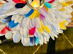 JUJUHAT « LE RIO » – Juju hat multicolore en plumes naturelles et miroir ou cauris