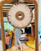 Juju Hat blanc doré en plumes – Le BLANC DU NIL – décoration murale bohème luxe