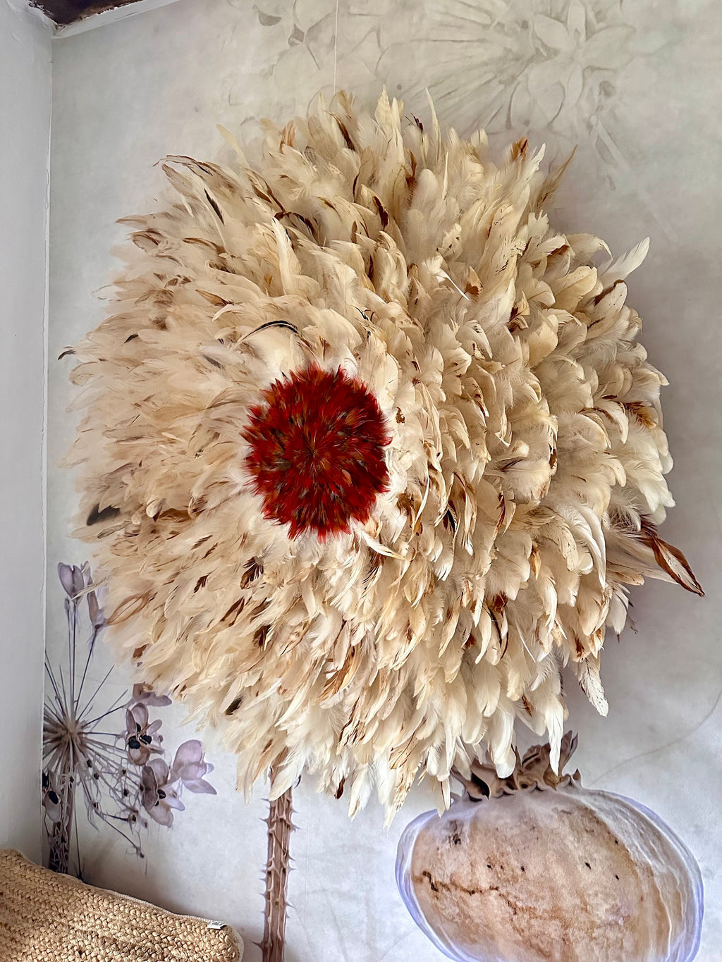 Juju Hat INDIAN SUMMER RED LOVER – Plumes rouges et naturelles – Décoration murale bohème chic