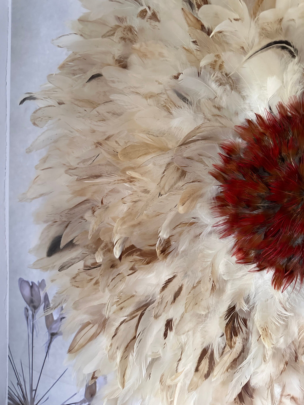 Juju Hat INDIAN SUMMER RED LOVER – Plumes rouges et naturelles – Décoration murale bohème chic