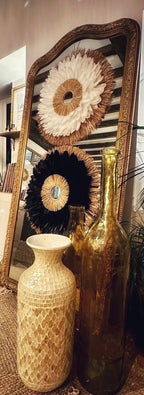 Juju Hat blanc doré en plumes – Le BLANC DU NIL – décoration murale bohème luxe