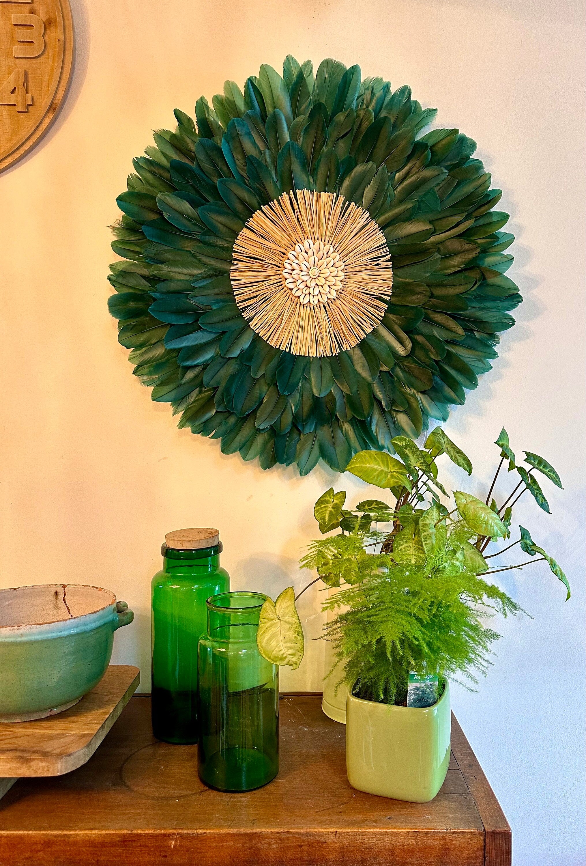 JUJUHAT "NEW MEXICO" vert avec son raphia et ses coquillages cauris