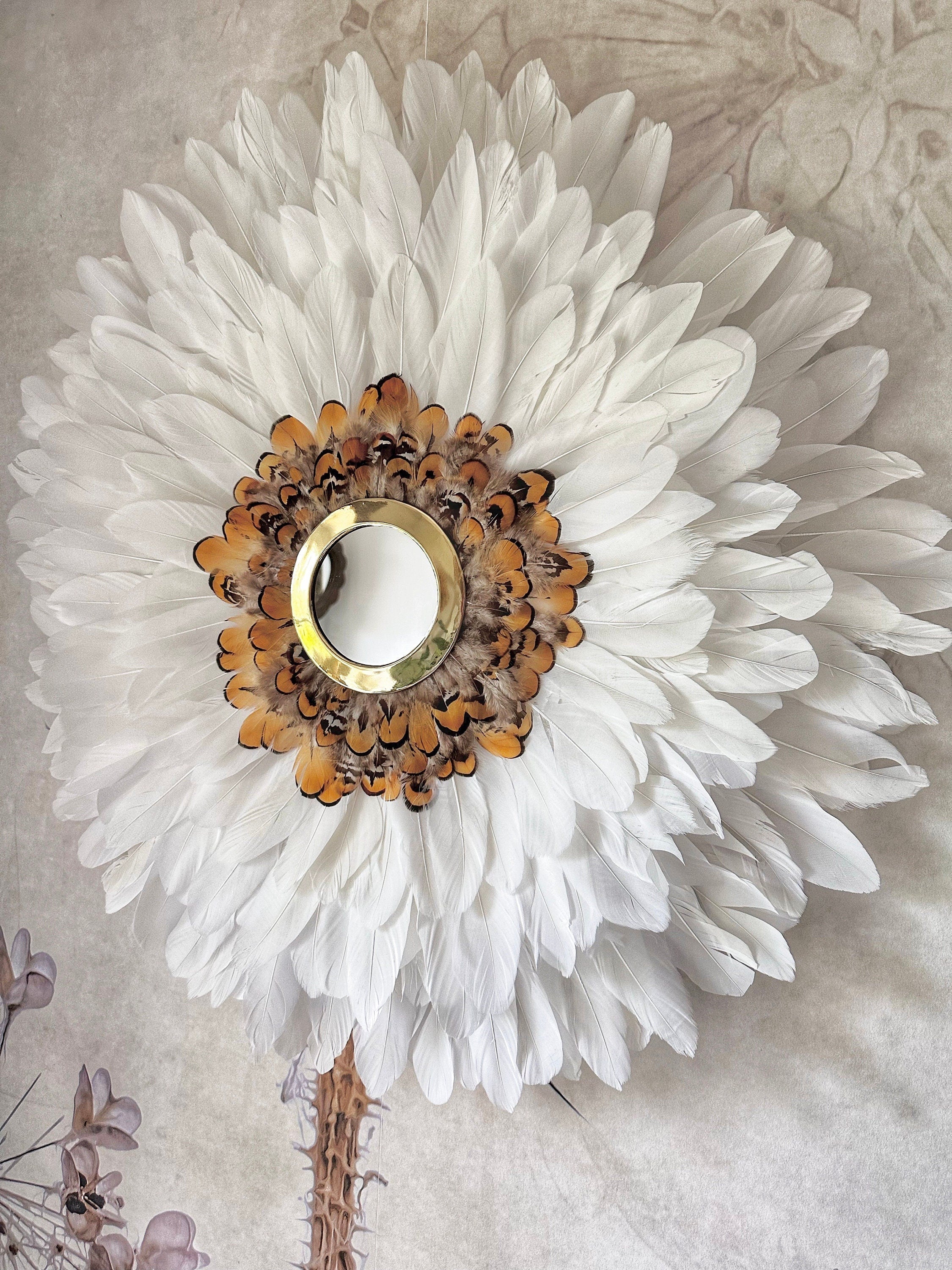 JUJUHAT « NATURAL » en plumes blanches, marron et jaunes et son miroir en laiton marocain