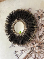 DUO « INFINITY BLACK » – Juju hat noir pointes dorées et miroir en raphia noir et doré – Déco murale ethnique chic