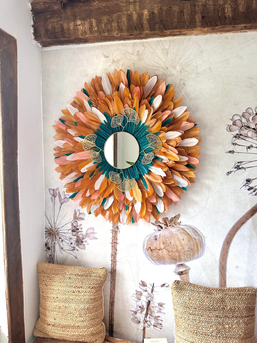 Juju Hat LE MANHATTAN – Décoration murale en plumes marron et cœur doré – Style Art déco bohème chic