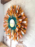 Juju Hat LE MANHATTAN – Décoration murale en plumes marron et cœur doré – Style Art déco bohème chic