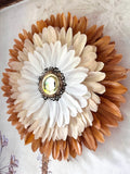 Juju hat “Le Sahara” – décoration murale en plumes naturelles et miroir artisanal en laiton
