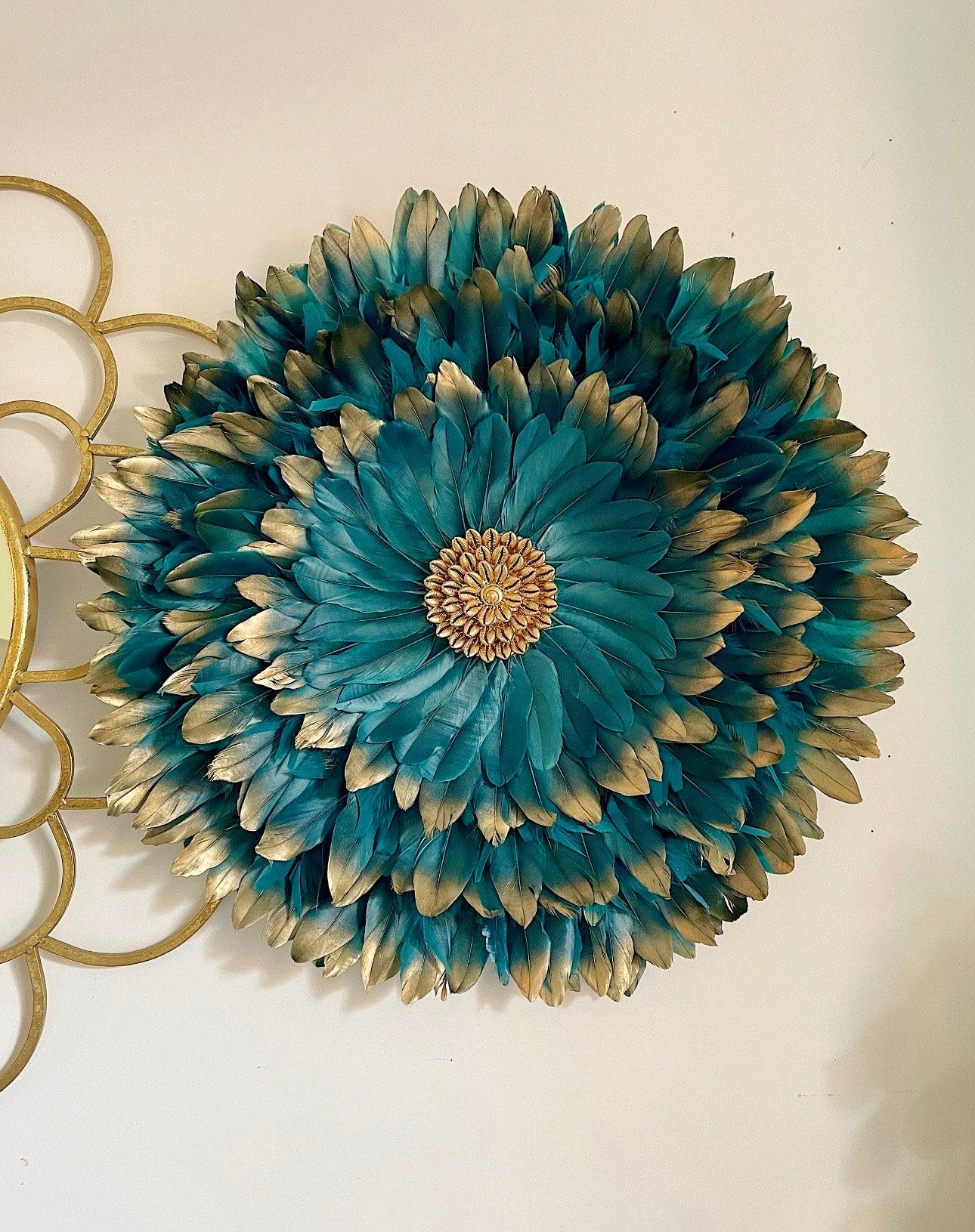 JUJUHAT "COSMOS" en plumes bleu canard et dorées