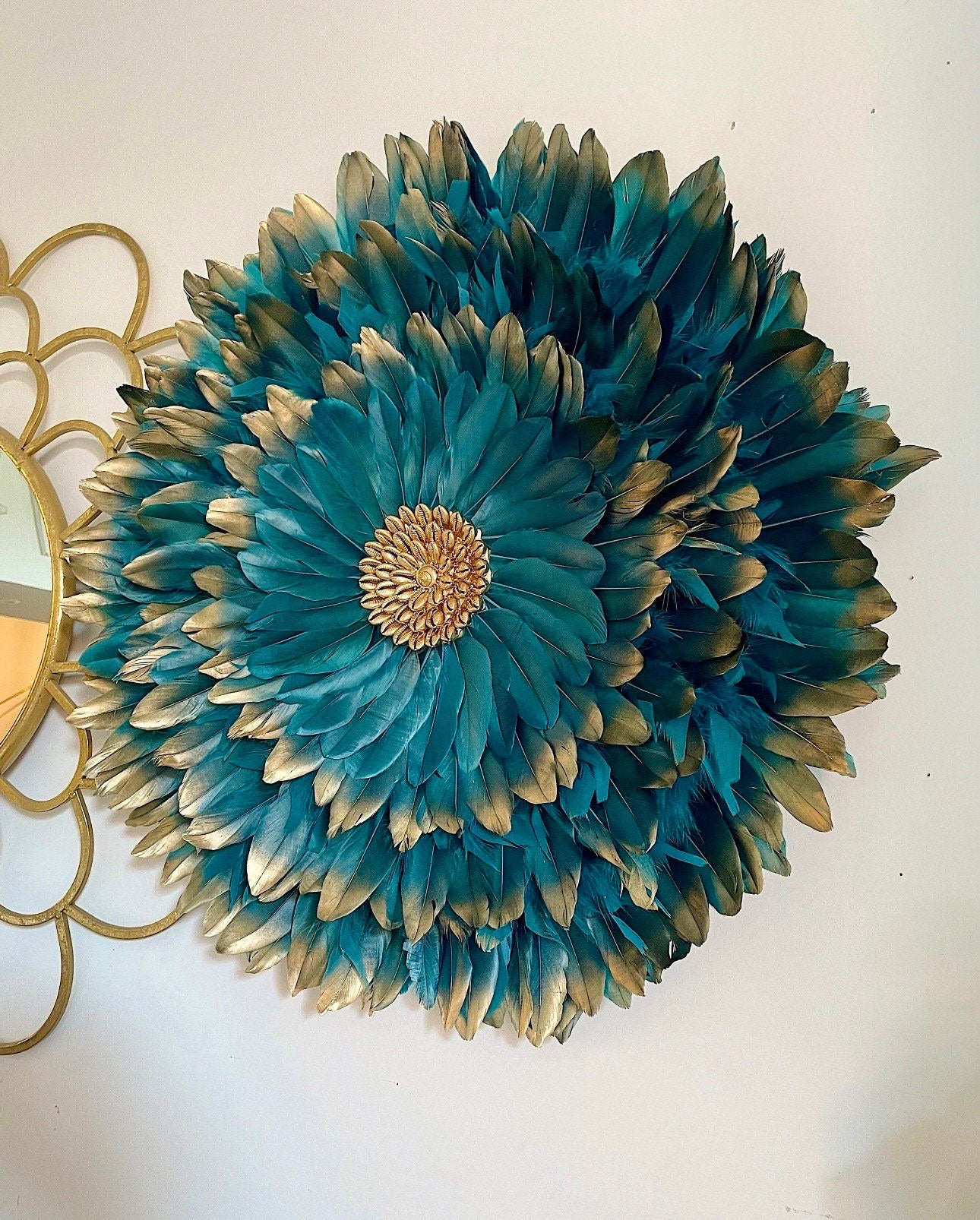 JUJUHAT "COSMOS" en plumes bleu canard et dorées