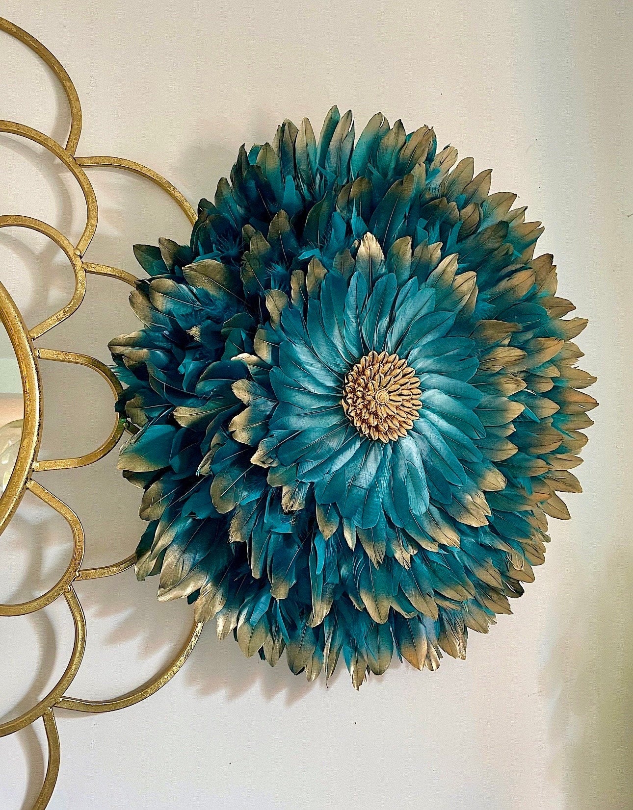 JUJUHAT "COSMOS" en plumes bleu canard et dorées